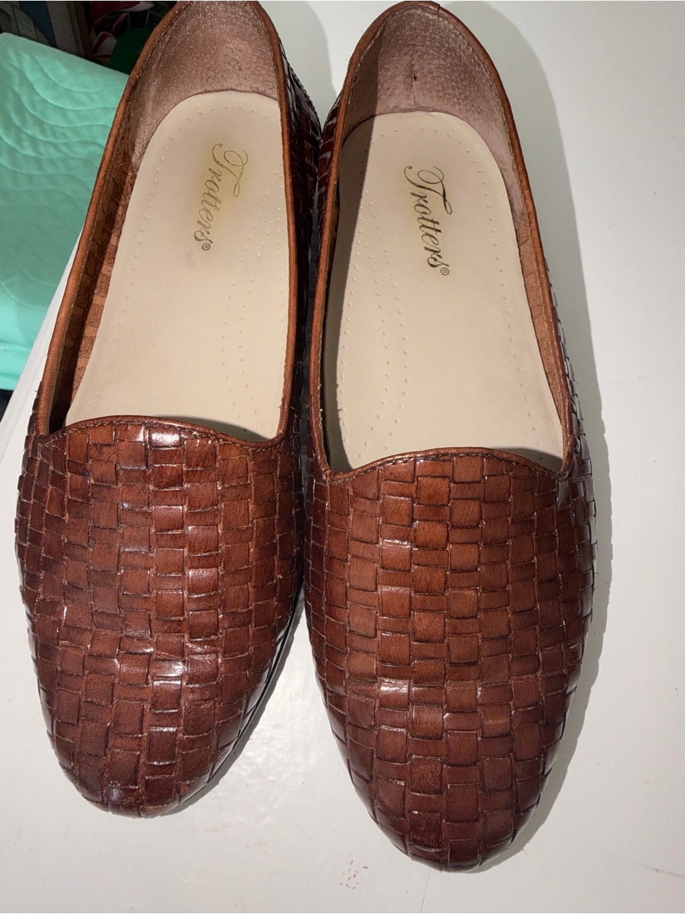 Trotters Women's Woven Chestnut Slip-On Loafers